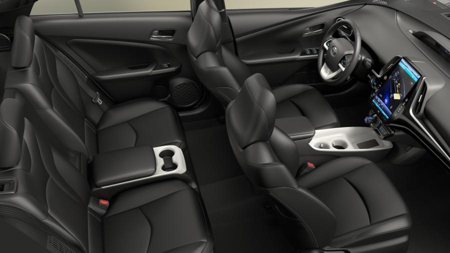 Интерьер Toyota Prius Prime 2016 года  (NA) (фото 2 из 55)